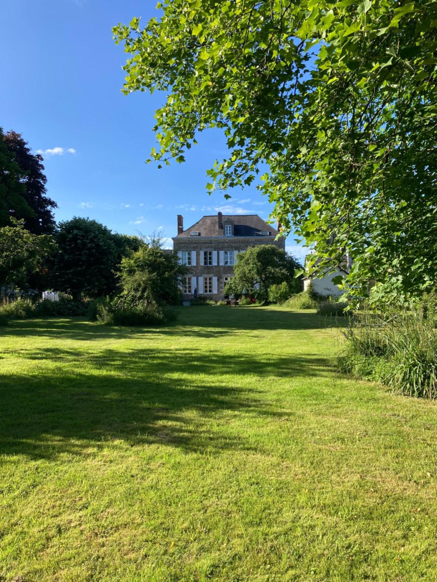 Maison D'Hotes La Doucelle Culture Et Bien-Etre Lignieres-Orgeres Екстериор снимка